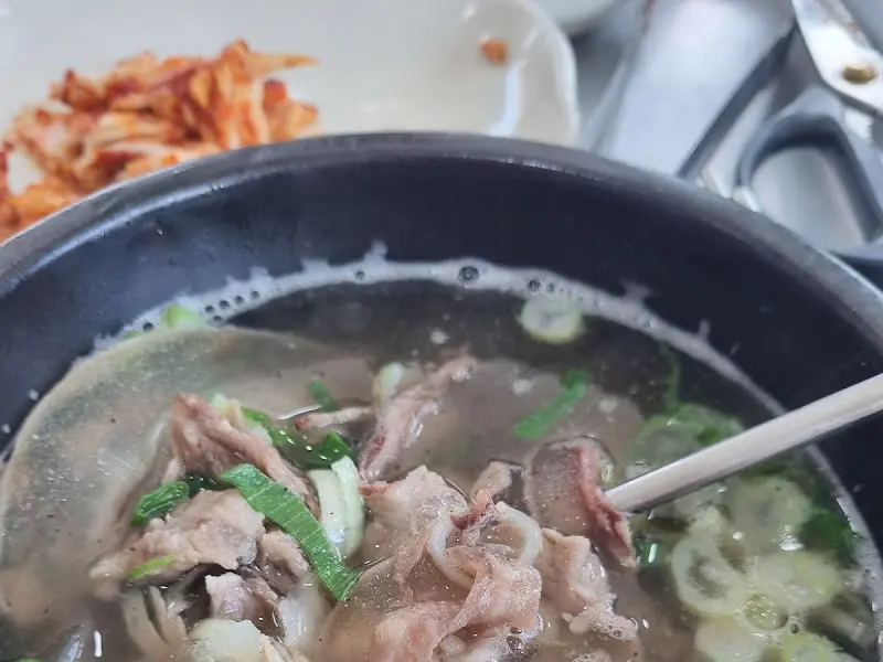국밥과 김치의 조화