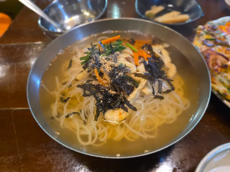 멸치국수의 정갈한 모습