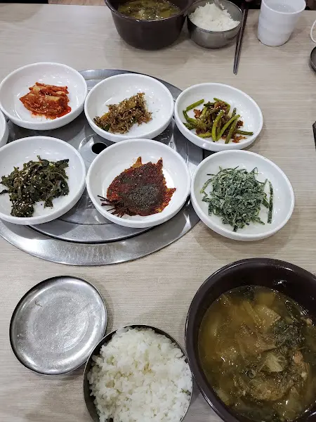 푸짐한 쌈밥 한 상 차림