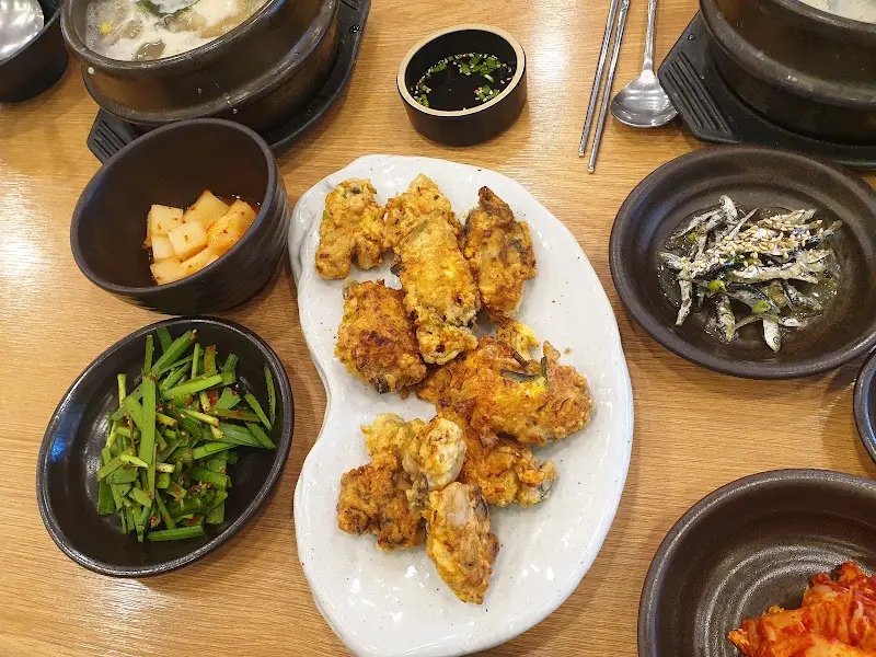 굴전과 굴국밥, 밑반찬 전체 사진