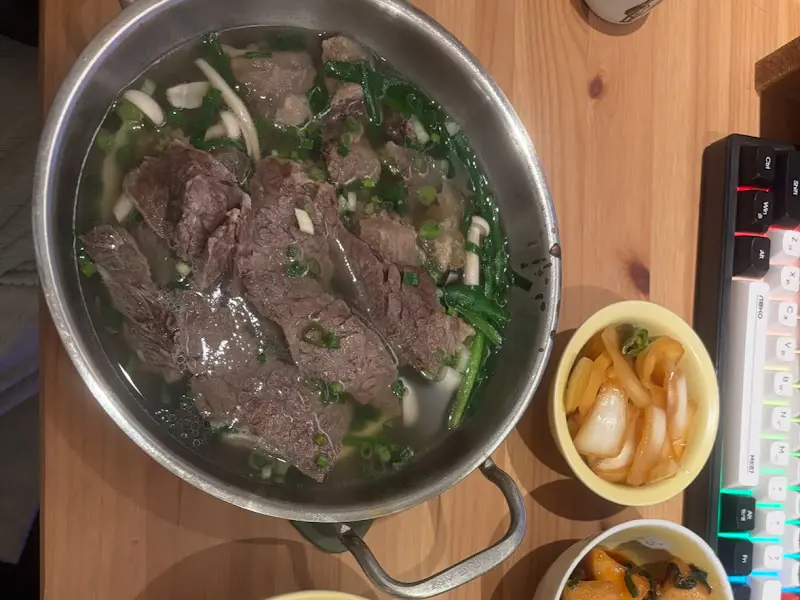 곰탕 한 상 차림