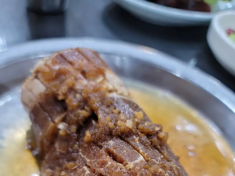 윤기가 흐르는 갈비