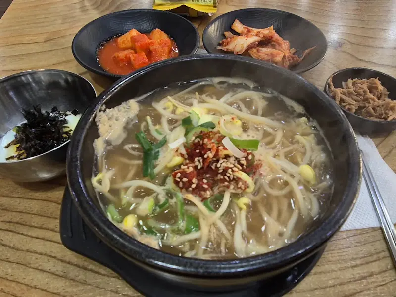 콩나물국밥 전체 상차림