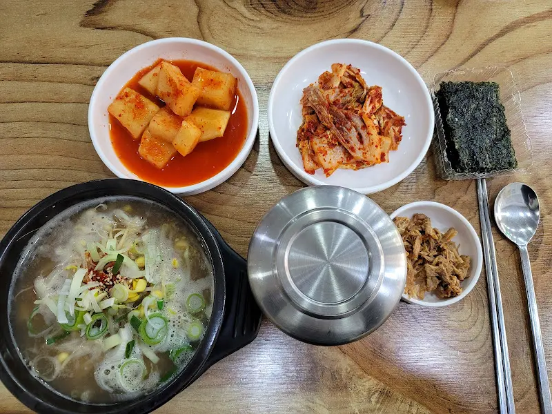 콩나물 국밥과 반찬