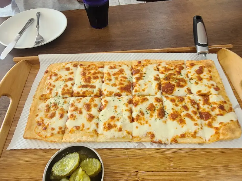 먹음직스러운 치즈 피자