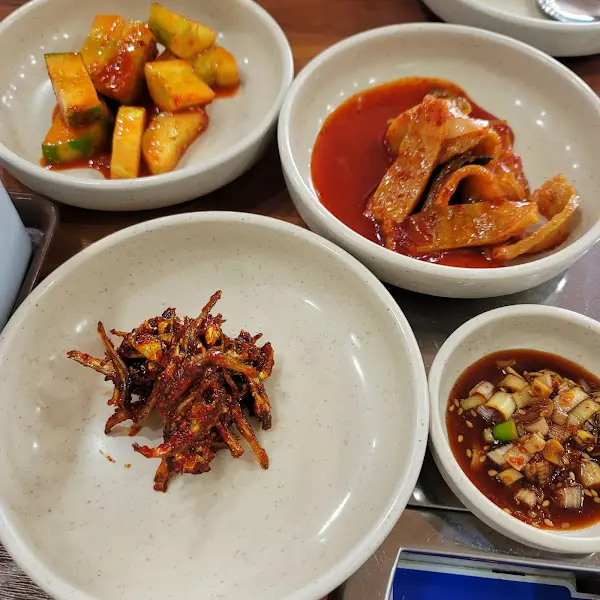 다양한 밑반찬들