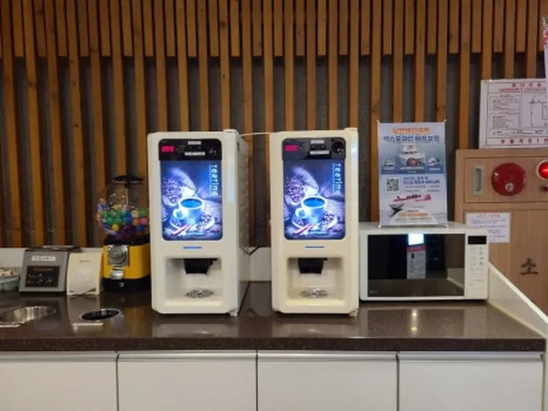 식사 후 커피를 즐길 수 있는 공간