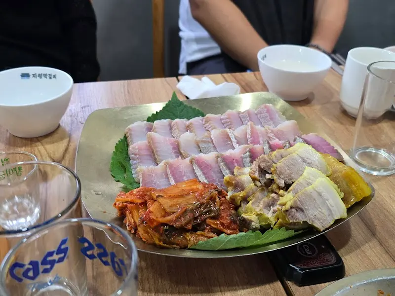 궁금증을 자아내는 홍어삼합