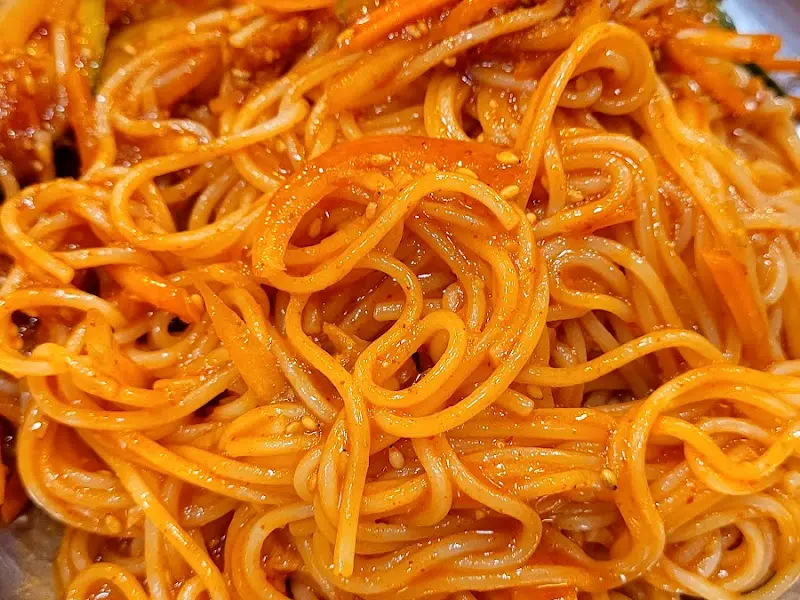 매콤한 비빔국수의 자태