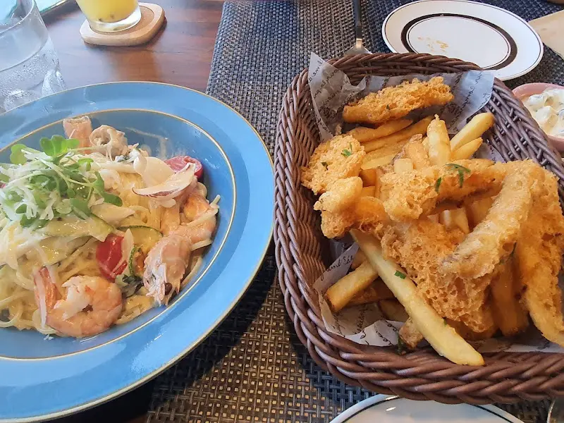 파스타와 피쉬앤칩스 근접샷