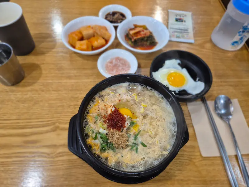 콩나물국밥 한상차림