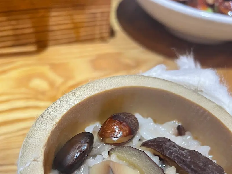 대나무 향이 솔솔 나는 대통밥