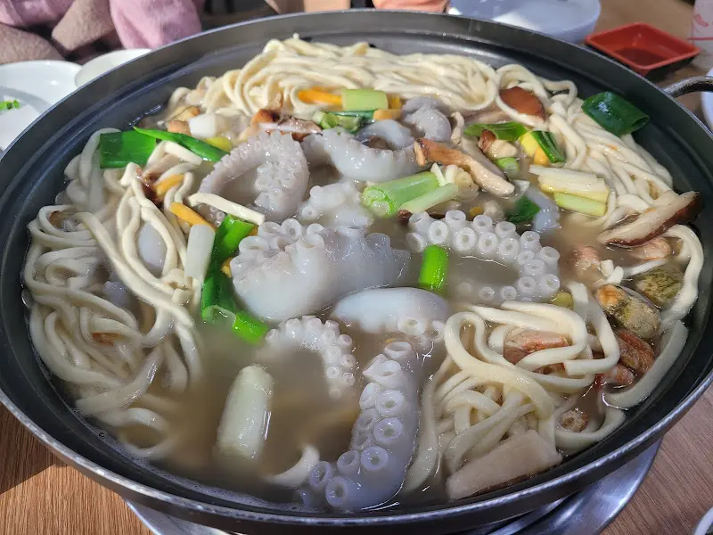 낙지 칼국수