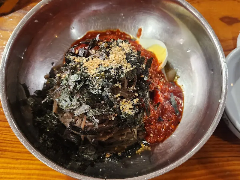 네가래 평강 잣 막국수 비빔 막국수 근접샷