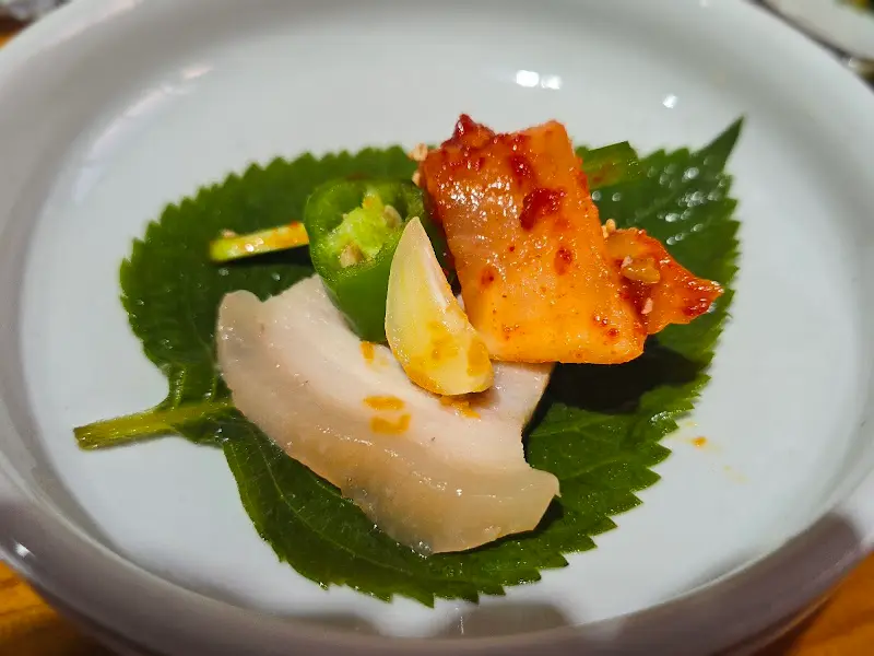 네가래 평강 잣 막국수 편육 디테일