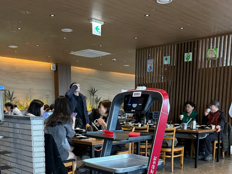 깔끔한 식당 내부