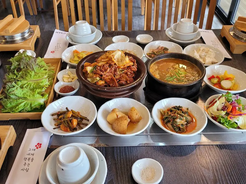 푸짐한 오리 한 상 차림