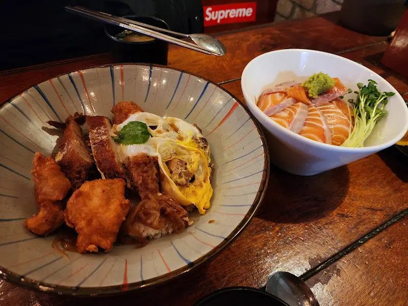 을지로 안녕짬뽕 맥스동과 사케동