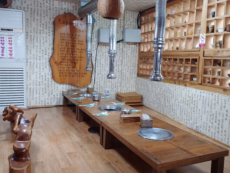 어매고깃집 내부