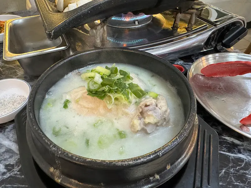 보글보글 끓는 삼계탕