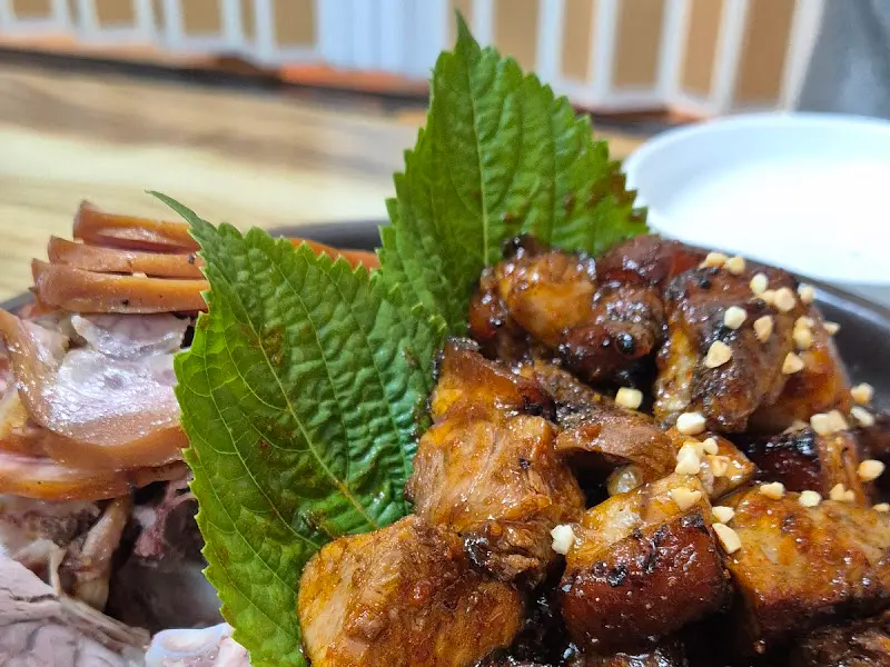 윤기가 좔좔 흐르는 족발과 불족발