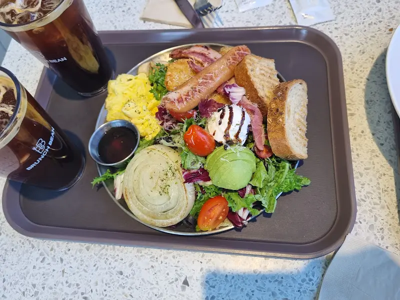 음료와 함께 즐기는 브런치