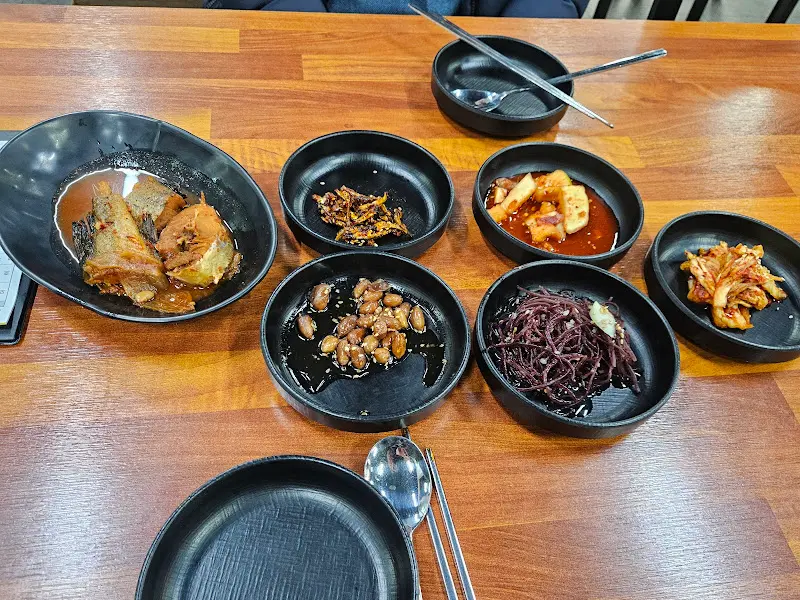 정갈하게 차려진 밑반찬