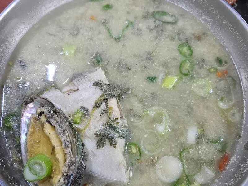 전복이 통째로 들어간 도다리쑥국