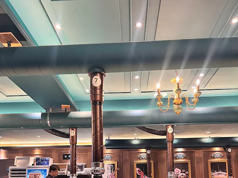 육탐미 내부 인테리어