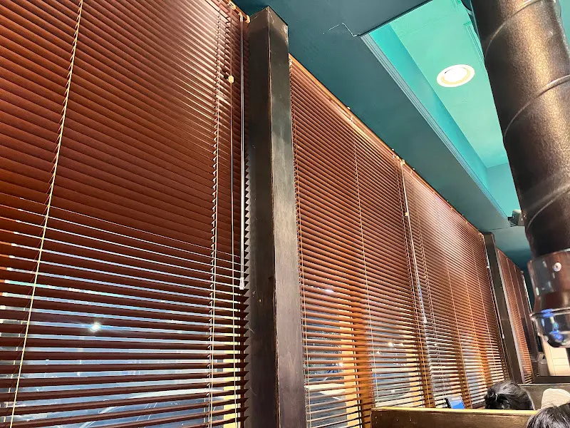 육탐미 내부 블라인드