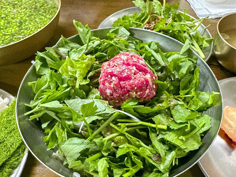 능동육회비빔밥 클로즈업