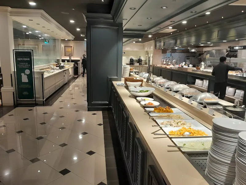 다양한 뷔페 음식 코너