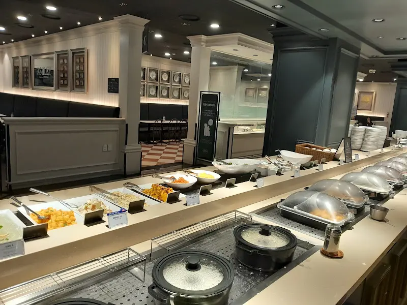 넓고 쾌적한 매장 내부