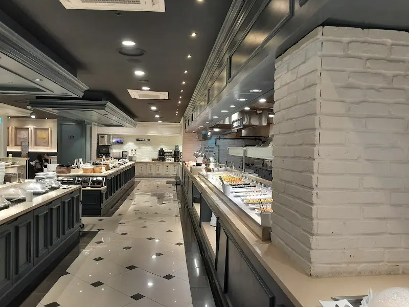 깔끔하게 정돈된 뷔페 라인