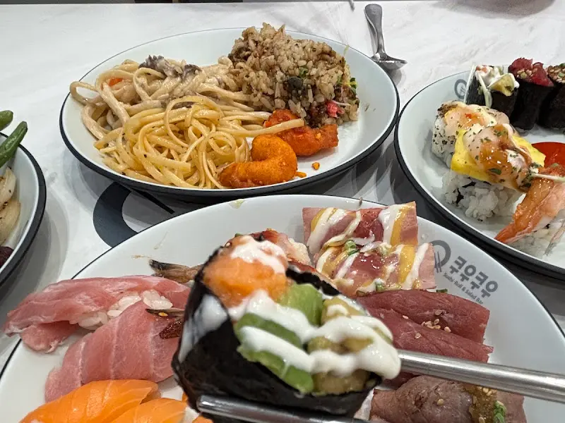 초밥과 롤의 향연