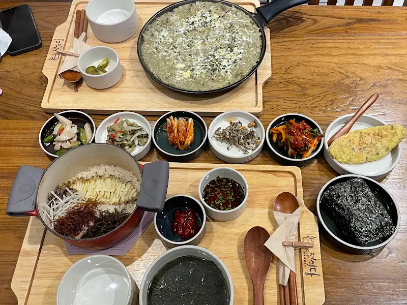 전복 솥밥 한 상 차림