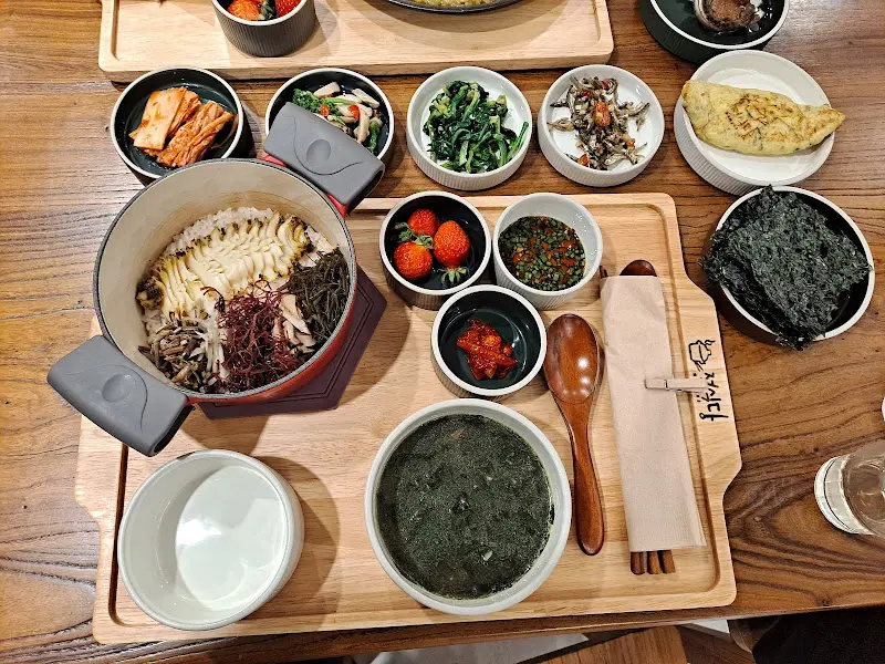 다채로운 반찬들