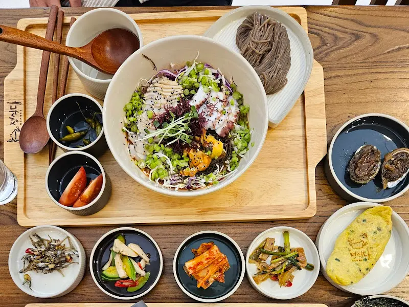 전복 물회와 반찬