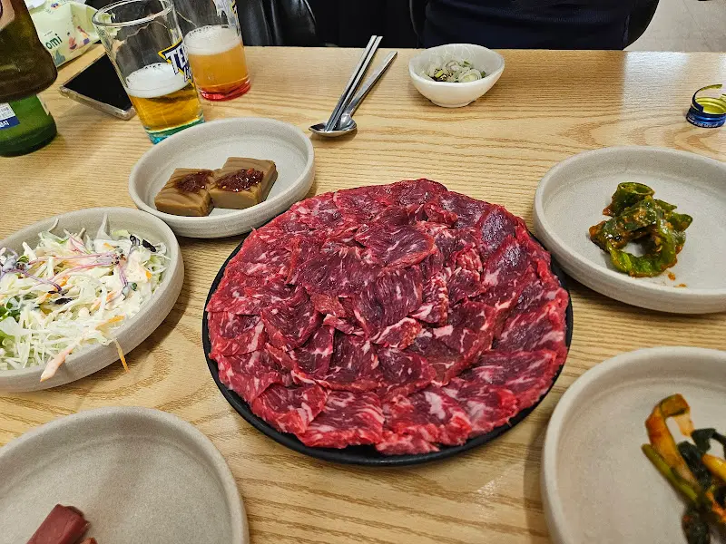 뭉티기 한 상 차림