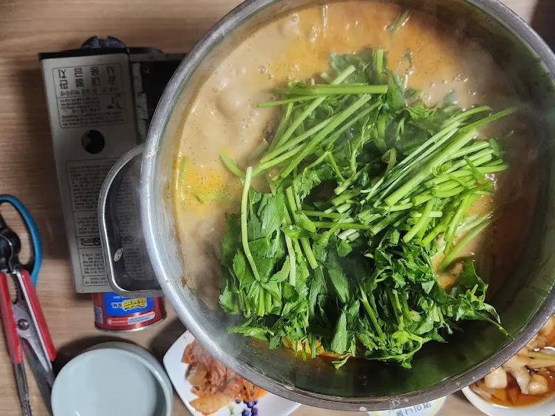 밥과 함께 즐기는 오리탕