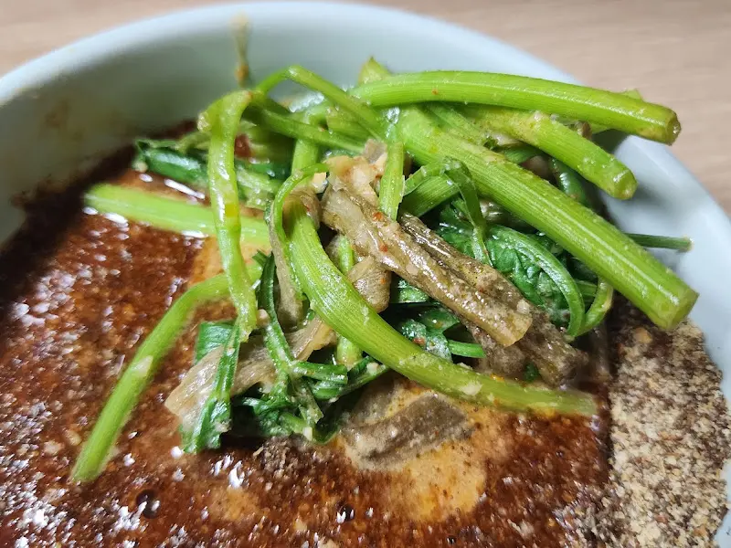 오리 고기와 미나리의 환상적인 조합