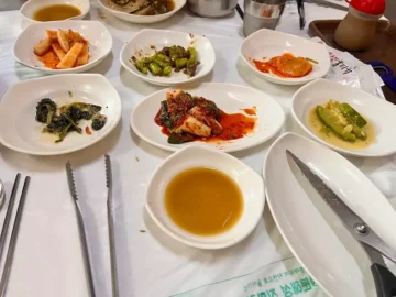 계룡에서 맛보는 깊은 풍미, 키다리집의 항아리 갈비탕으로 떠나는 미식 골목 여행
