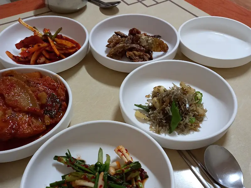 다양한 종류의 반찬 클로즈업 샷