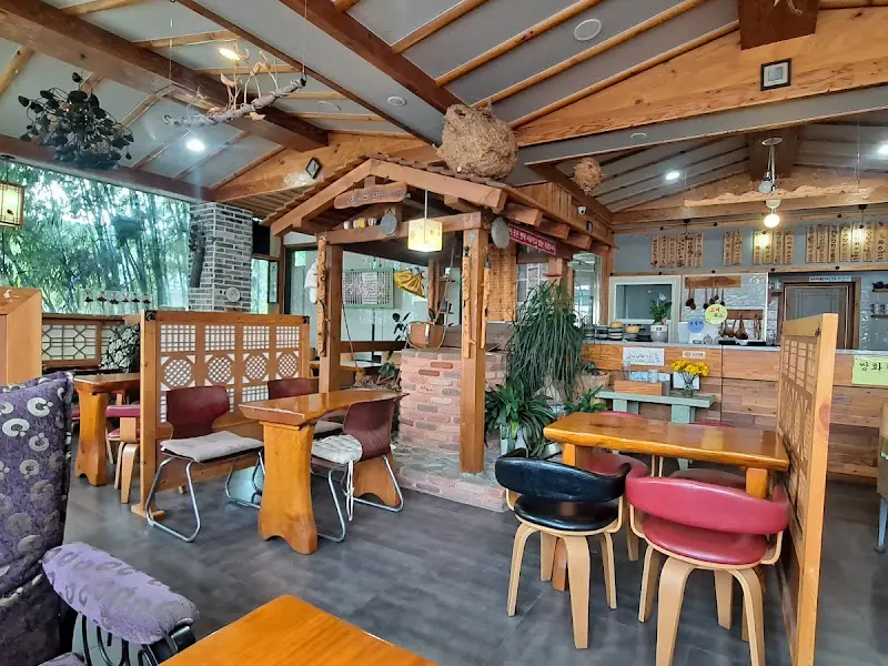 찻집 내부 전경