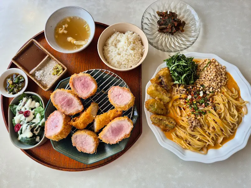 화로카츠와 중화로제파스타