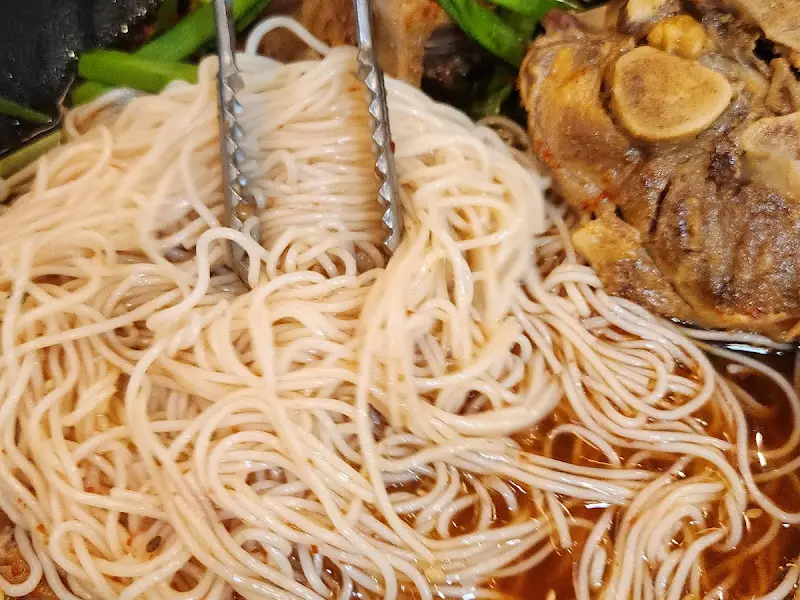 등뼈와 칼국수를 함께