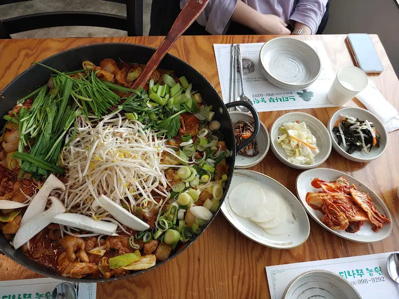 다목원의 오리주물럭 한 상 차림