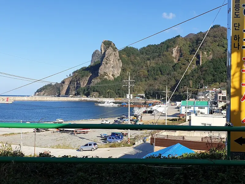 롯띠 BUN에서 바라본 현포항과 송곳봉