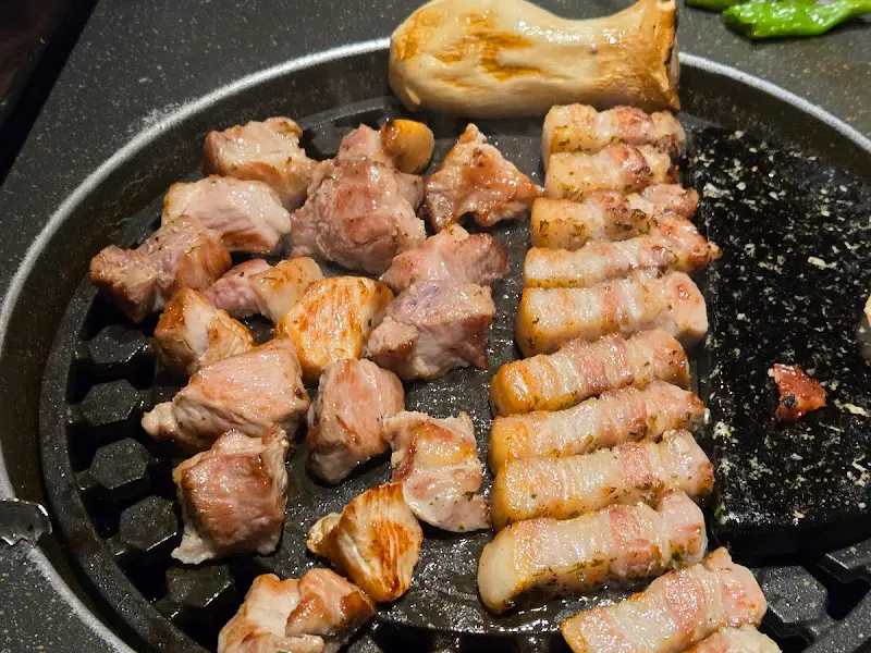 잘 구워진 돼지고기