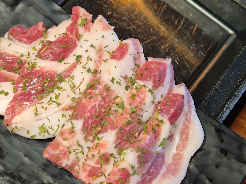 쌈 채소와 돼지고기